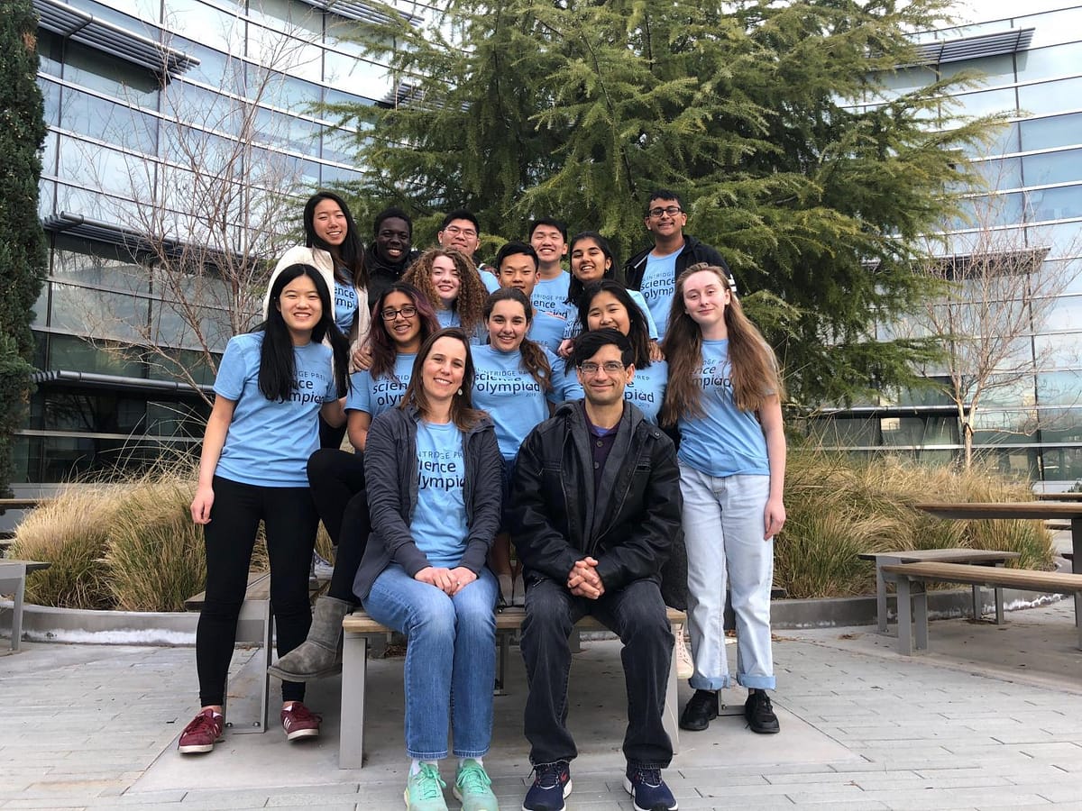 2018-2019 Science Olympiad team smiles for the camera.